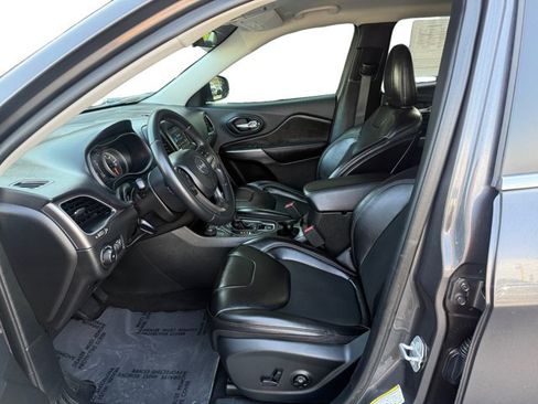 Used 2019 Jeep Cherokee Latitude Plus AWD/4WD image 10
