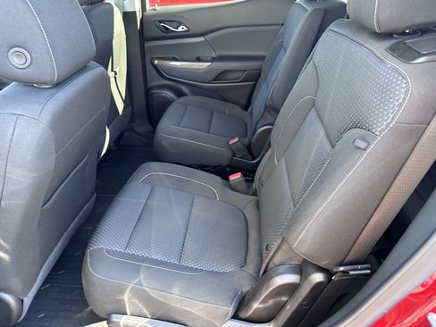 Used 2023 GMC Acadia SLE w/ Driver Convenience Package image 12