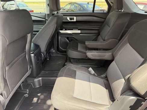 Used 2023 Ford Explorer XLT AWD/4WD image 10