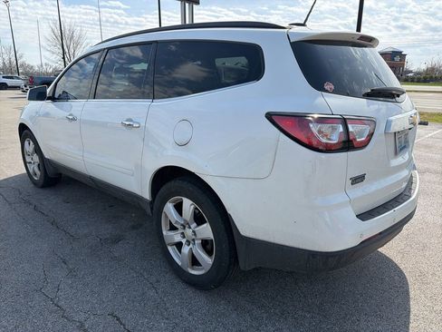 Used 2016 Chevrolet Traverse LT w/ Style and Technology Package image 4