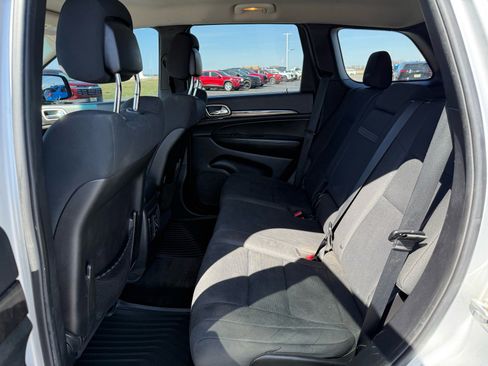 Used 2013 Jeep Grand Cherokee Laredo w/ Laredo E Group image 12