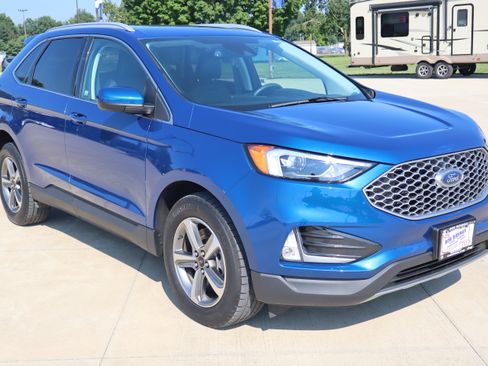 Used 2024 Ford Edge SEL w/ Convenience Package AWD/4WD image 3