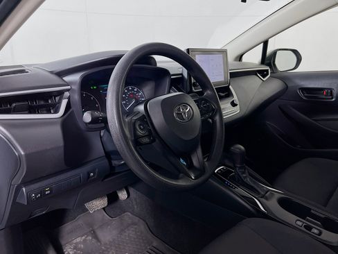 Certified 2025 Toyota Corolla LE image 9