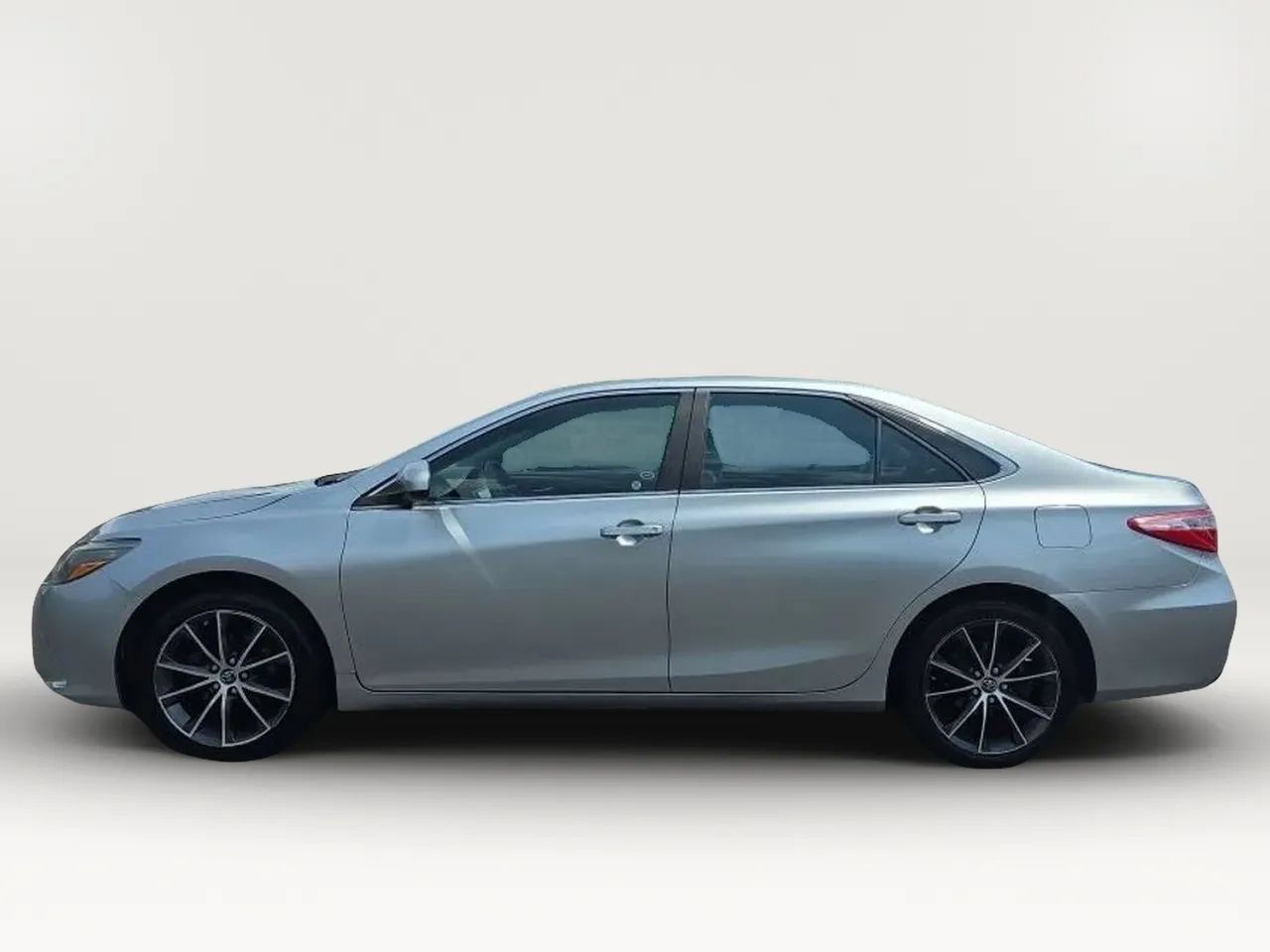 Used 2015 Toyota Camry XSE FWD image 5