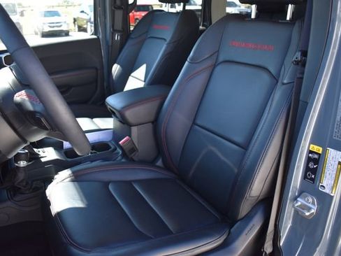 Used 2024 Jeep Wrangler Unlimited Rubicon w/ Convenience Group AWD/4WD image 14