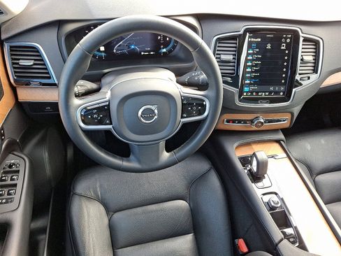 Used 2023 Volvo XC90 B5 Plus w/ Protection Package AWD/4WD image 12