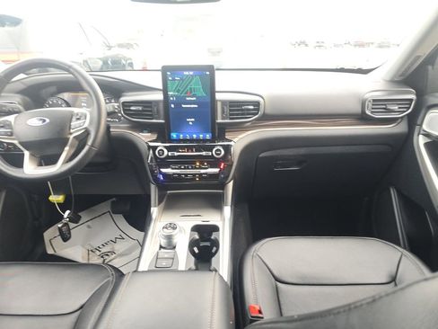 Used 2023 Ford Explorer Limited w/ Limited Technology Package image 5