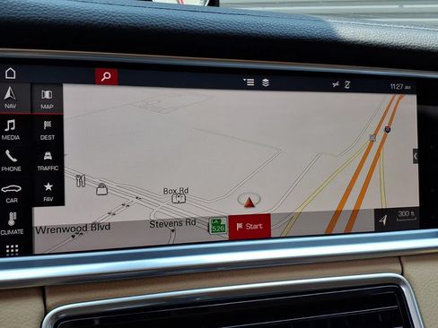 Used 2019 Porsche Panamera 4 AWD/4WD image 23
