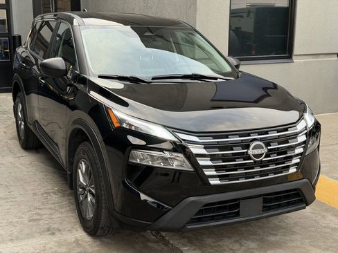 Used 2024 Nissan Rogue S AWD/4WD image 7