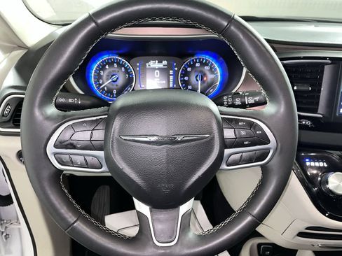 Used 2024 Chrysler Voyager LX image 16