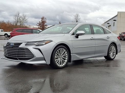Used 2022 Toyota Avalon Limited image 6
