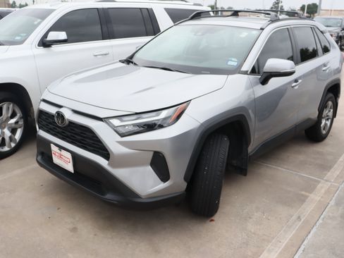 Used 2023 Toyota RAV4 XLE w/ Convenience Package FWD image 3