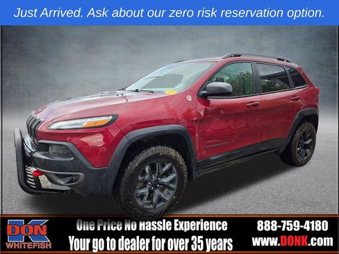 Used 2017 Jeep Cherokee Trailhawk w/ Comfort/Convenience Group AWD/4WD image 3