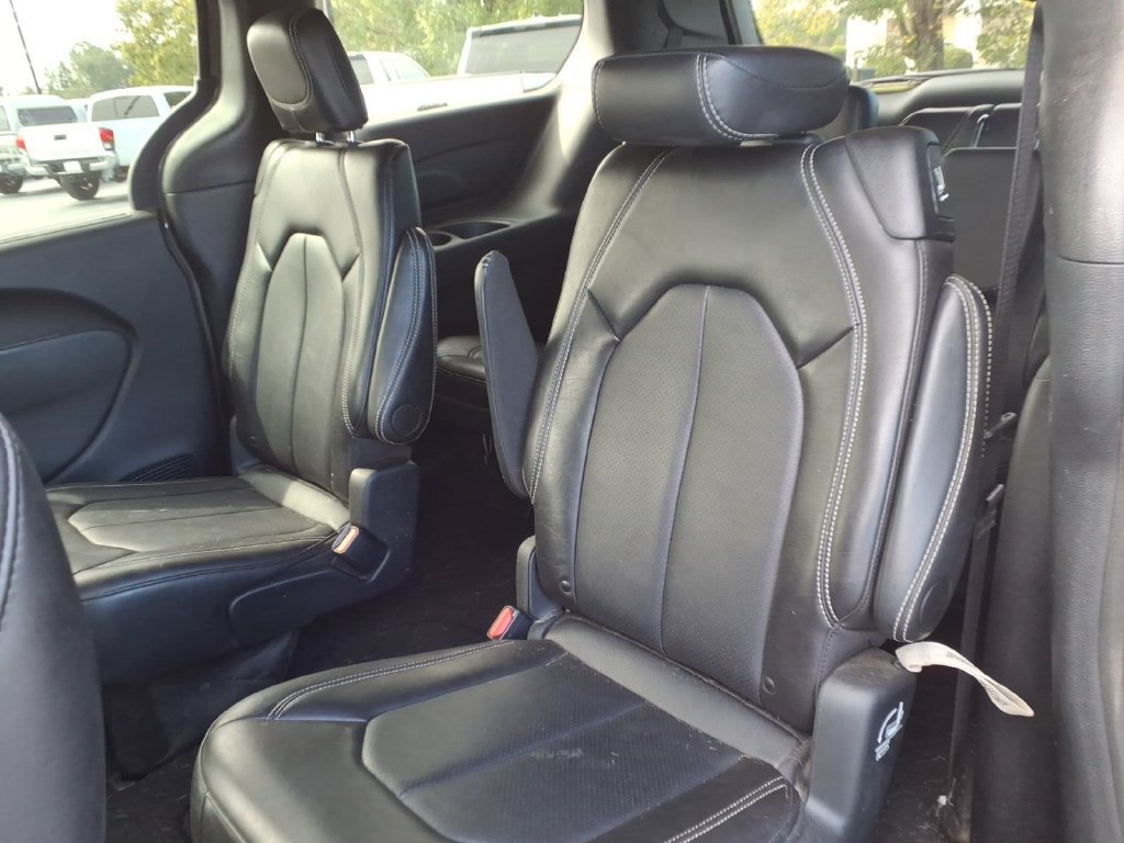 Used 2025 Chrysler Pacifica Select FWD image 14
