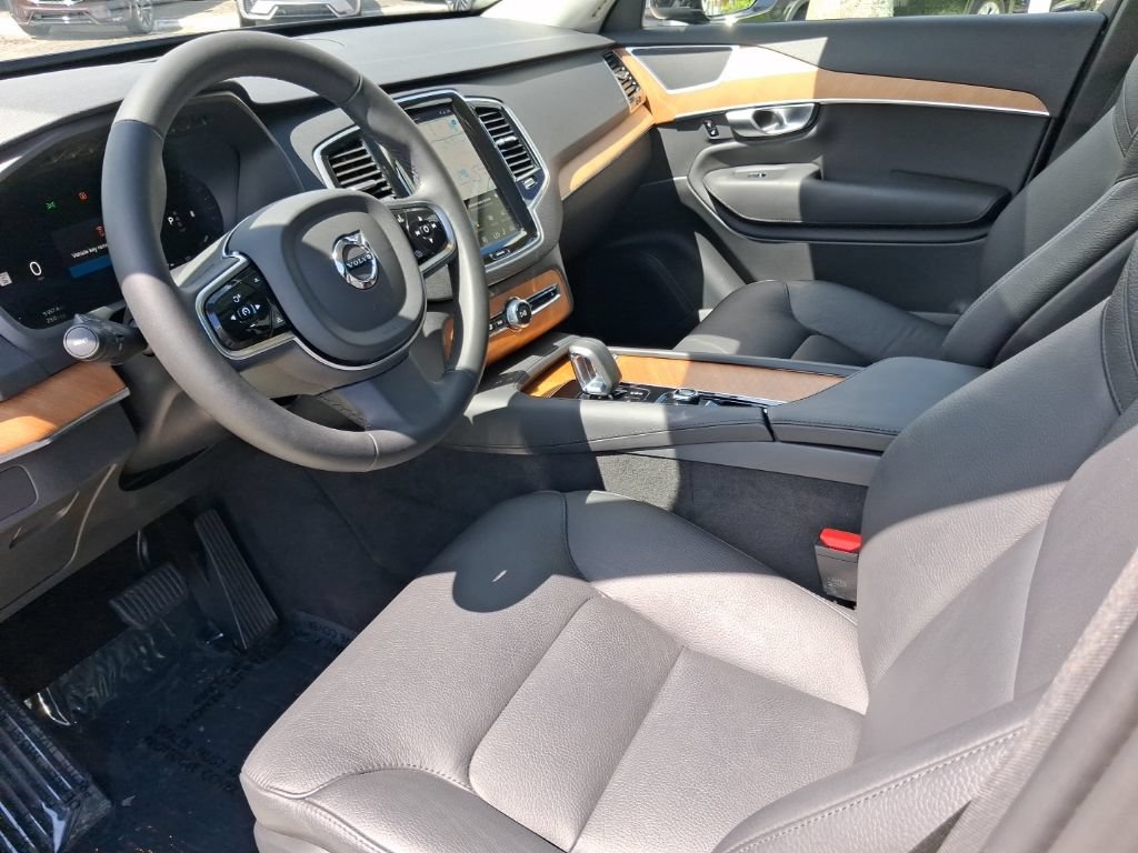 Certified 2024 Volvo XC90 B5 Plus w/ Protection Package Premier AWD/4WD image 13