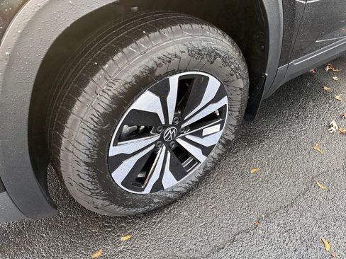 New 2026 Volkswagen Atlas Cross Sport SE image 2