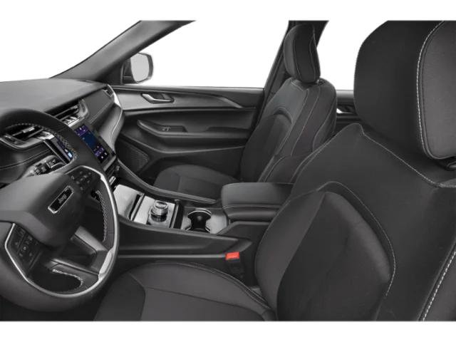 Certified 2025 Jeep Grand Cherokee Altitude AWD/4WD image 6