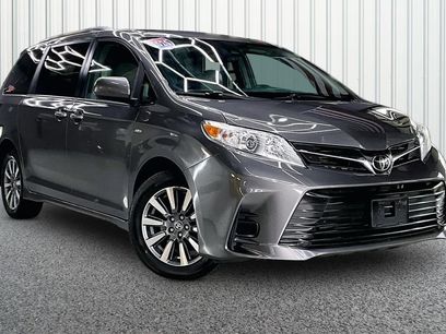 Used 2020 Toyota Sienna LE w/ LE Preferred Package