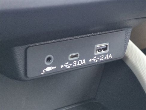 Used 2025 Subaru Forester Premium image 26