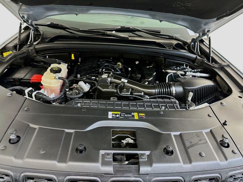 Used 2024 Jeep Grand Cherokee L Laredo image 35