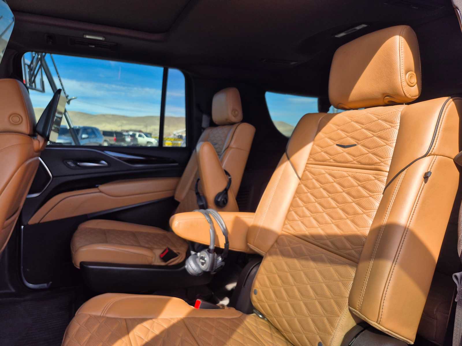 Used 2021 Cadillac Escalade ESV Premium Luxury w/ Driver Assist Tech Package AWD/4WD image 36
