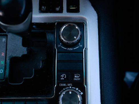 Used 2017 Toyota Land Cruiser image 48