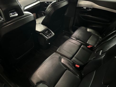 Used 2018 Volvo XC90 T5 Momentum image 11