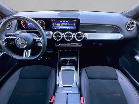 Used 2024 Mercedes-Benz GLB 250 image 16