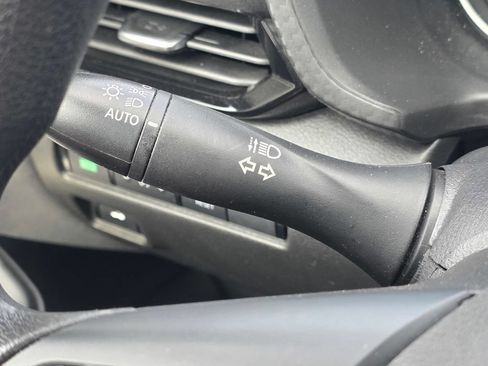 Used 2025 Nissan Sentra SV FWD image 35