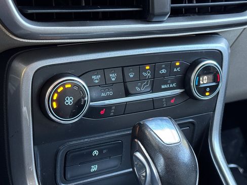 Used 2020 Ford EcoSport SE w/ SE Convenience Package image 20