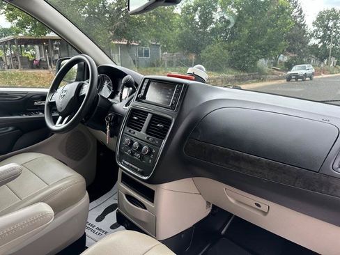 Used 2019 Dodge Grand Caravan SE FWD image 21