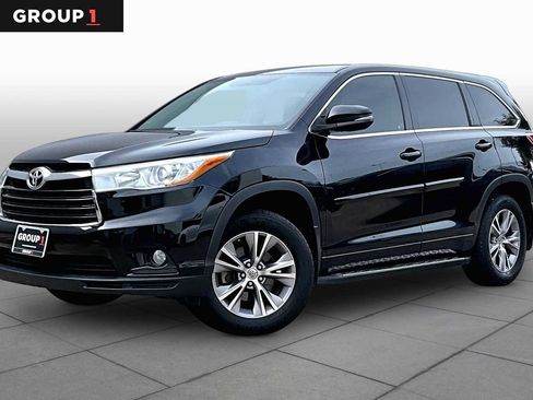 Used 2015 Toyota Highlander Plus FWD image 1