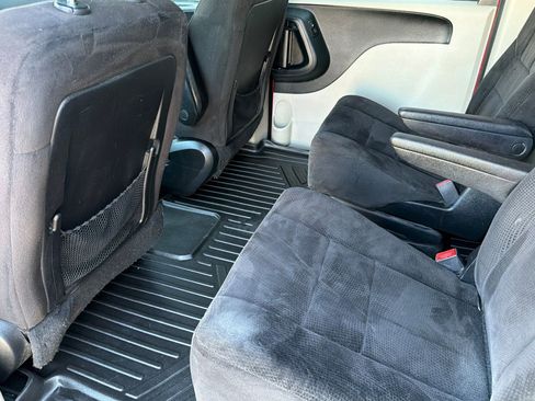 Used 2013 Dodge Grand Caravan SXT FWD image 13