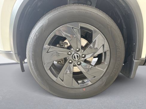 Used 2023 Nissan Rogue SV image 20