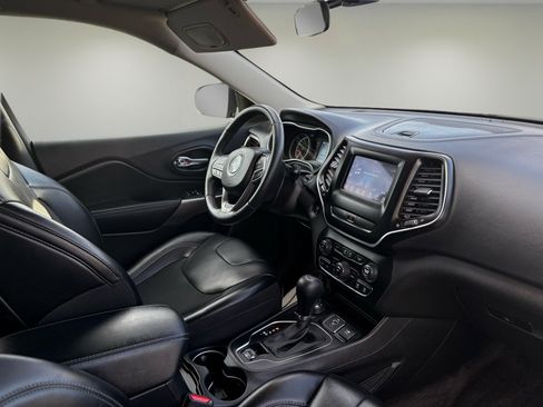 Used 2019 Jeep Cherokee Latitude Plus w/ Cold Weather Group image 39