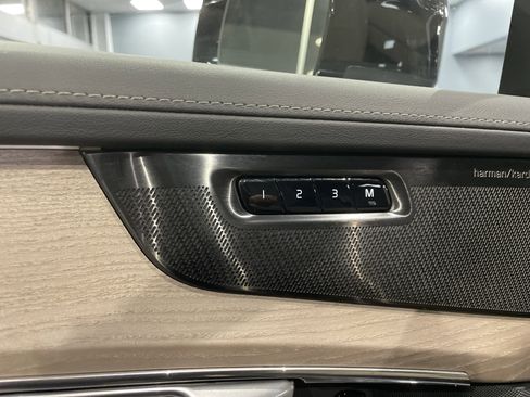 Used 2025 Volvo XC90 B5 Plus image 15