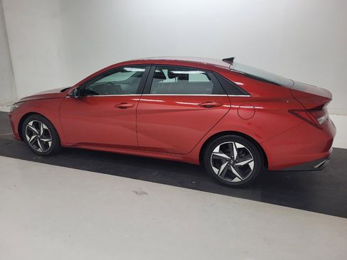 Used 2021 Hyundai Elantra Limited FWD image 3