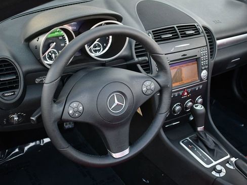 Used 2009 Mercedes-Benz SLK 300 image 12