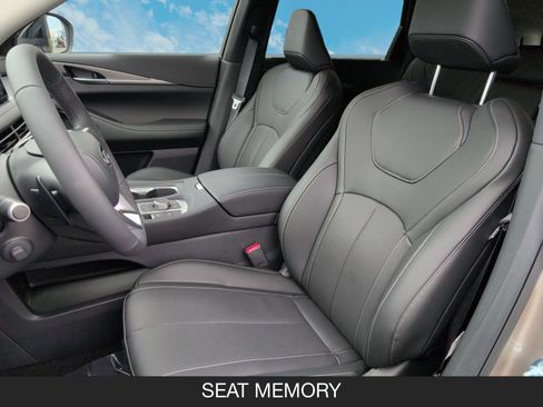 New 2026 INFINITI QX60 Luxe image 14