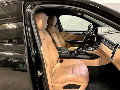 Certified 2023 Porsche Cayenne Platinum Edition AWD/4WD image 12