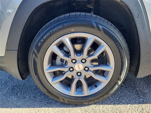 Used 2024 GMC Terrain SLT image 33