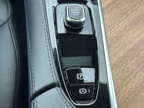 Certified 2025 Volvo XC90 B6 Plus image 31