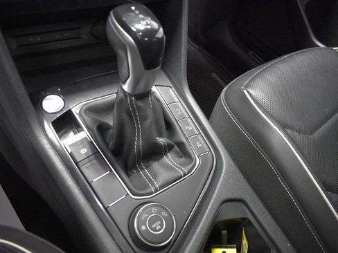 Used 2022 Volkswagen Tiguan SEL R-Line image 20