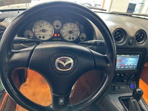 Used 2002 MAZDA MX-5 Miata image 10