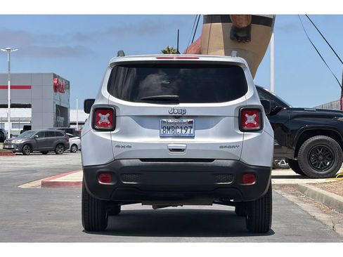 Used 2019 Jeep Renegade Sport w/ Sport Appearance Group AWD/4WD image 5