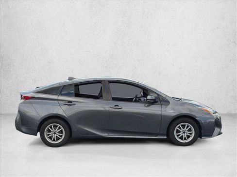 Used 2017 Toyota Prius Two w/ Prius Two Safety Plus Package FWD image 4