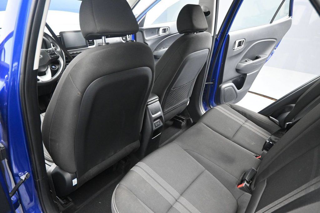 Used 2024 Hyundai Venue SEL FWD image 13