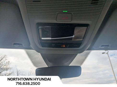 Used 2025 Volkswagen Atlas SE image 25