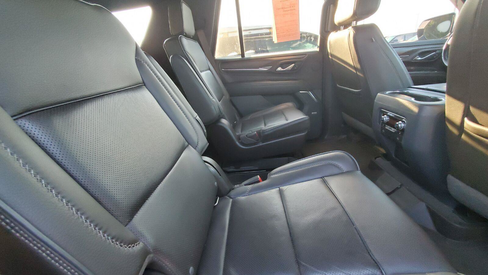 Used 2021 GMC Yukon Denali w/ Denali Premium Package AWD/4WD image 6
