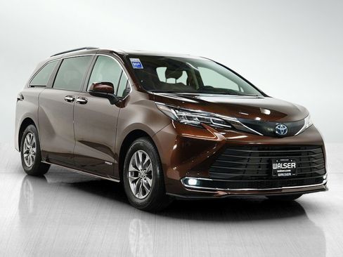 Used 2021 Toyota Sienna XLE w/ XLE Plus Package AWD/4WD image 7